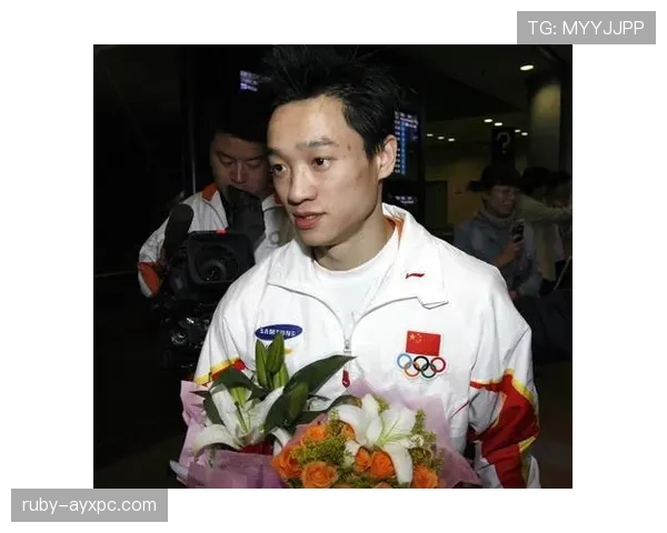 杨威退役后这身材管理也太狠了，体操老将私下居然顿顿水煮菜？